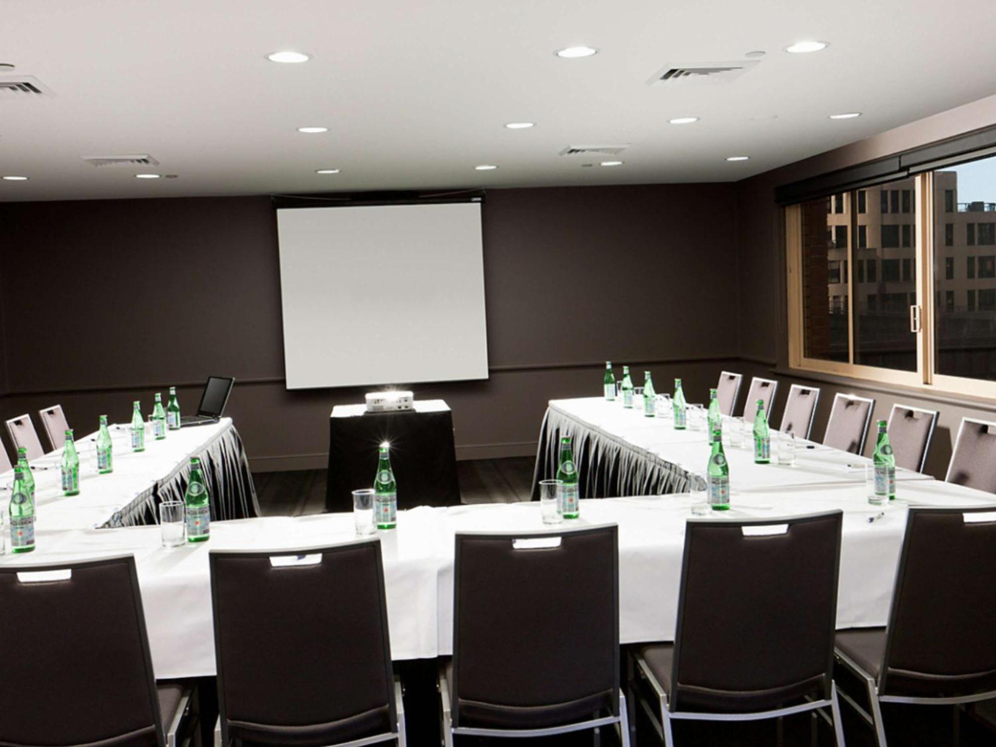 The Sebel Quay West Suites Sydney Bagian luar foto Meeting room
