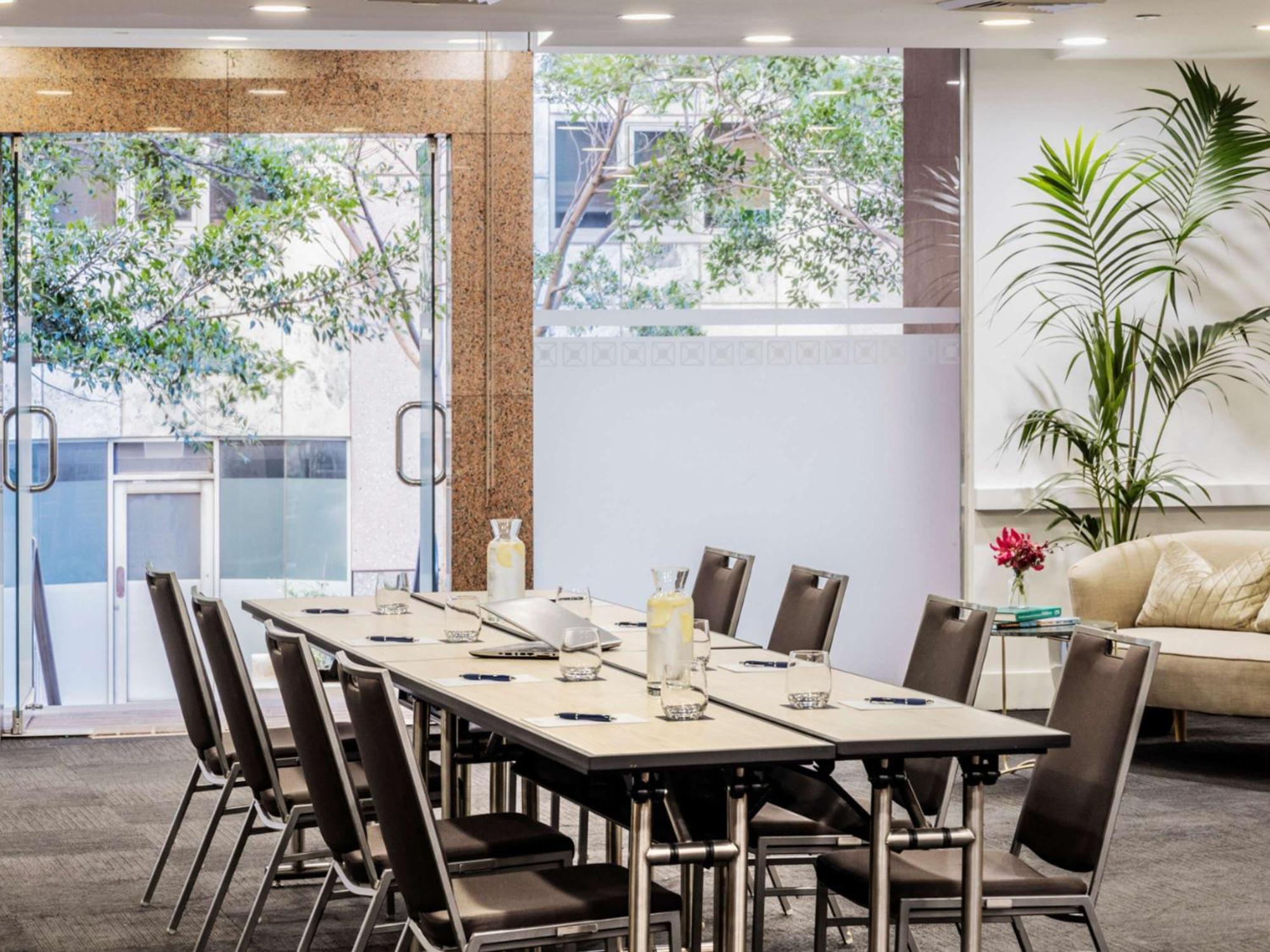 The Sebel Quay West Suites Sydney Bagian luar foto Meeting room