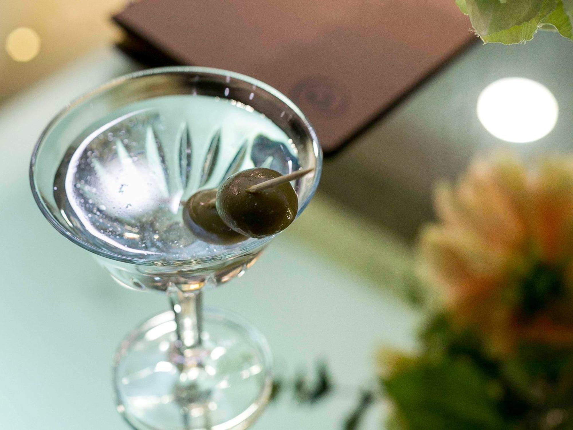 The Sebel Quay West Suites Sydney Bagian luar foto A dry martini