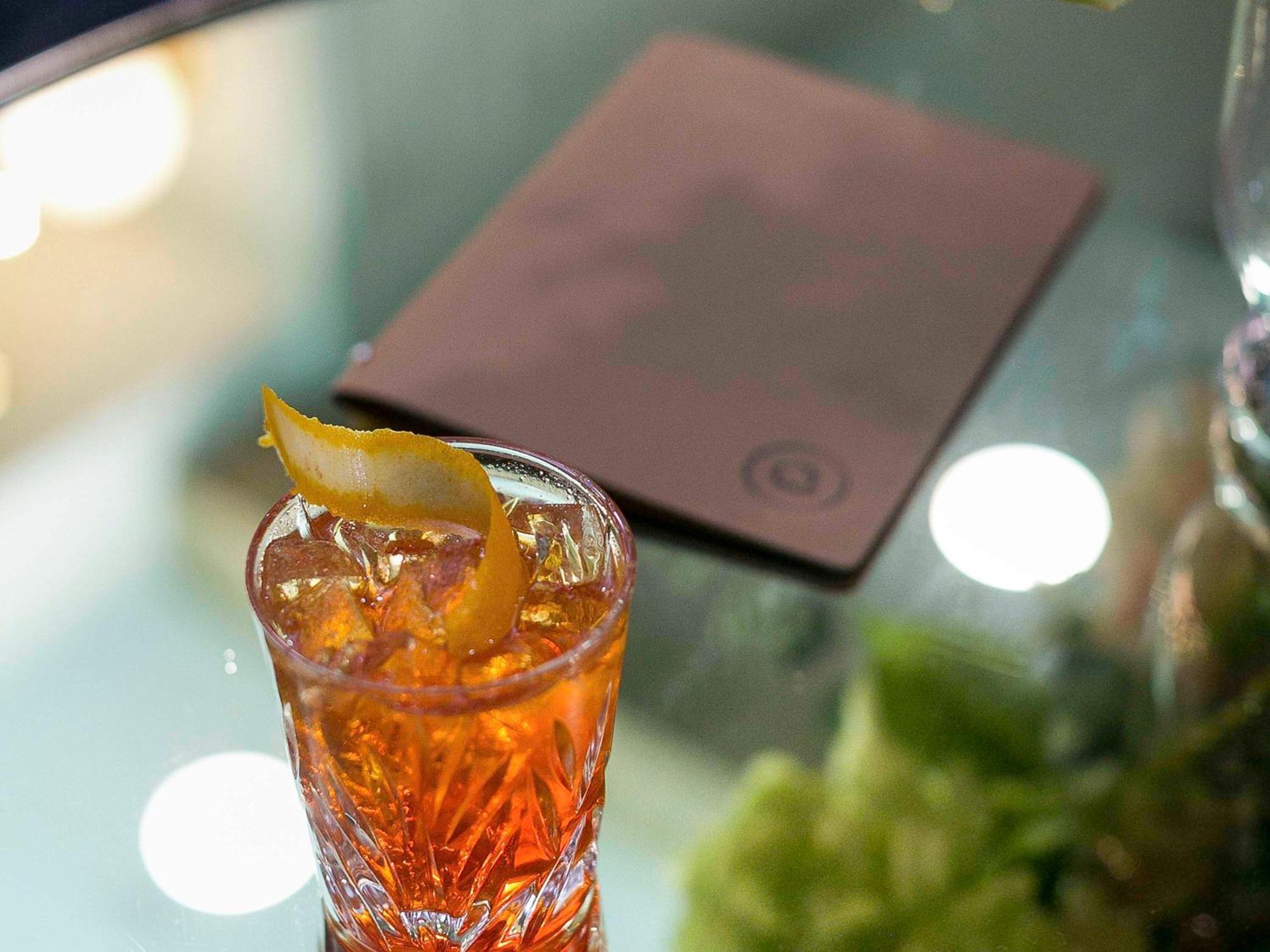 The Sebel Quay West Suites Sydney Bagian luar foto A Negroni cocktail